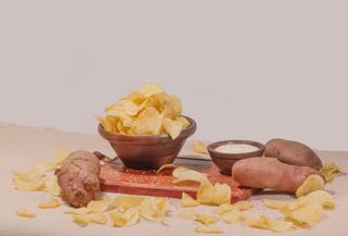 Wooden bowl of crisps with dip and potatoes — photo by Gonzalo Ruiz on Pexels