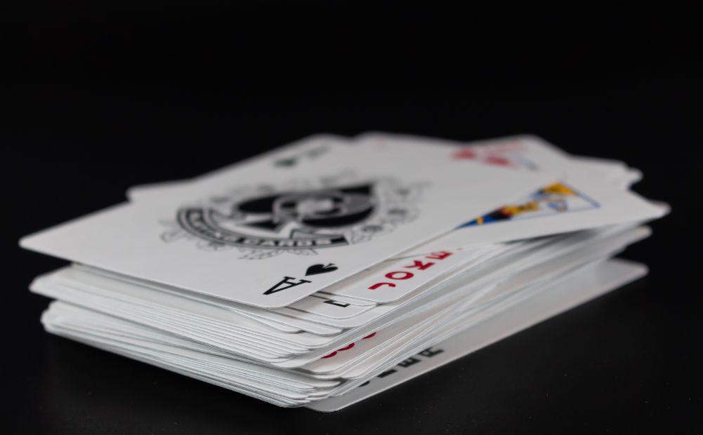 Betsson Casino: Live Baccarat: Eleganz und Einfachheit Live Casino Roulette Tisch mit echtem Dealer