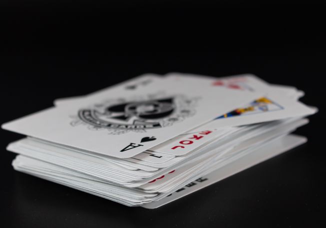 Online Casino: Spielautomaten und Live-Spiele im Überblick