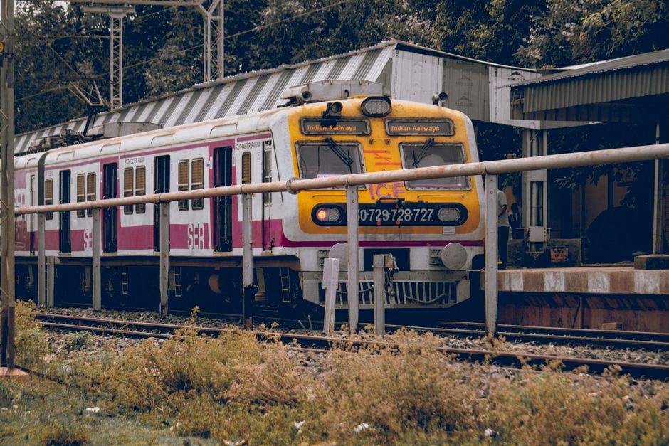 Indian Railways staff prepare meal for toddler following passenger request