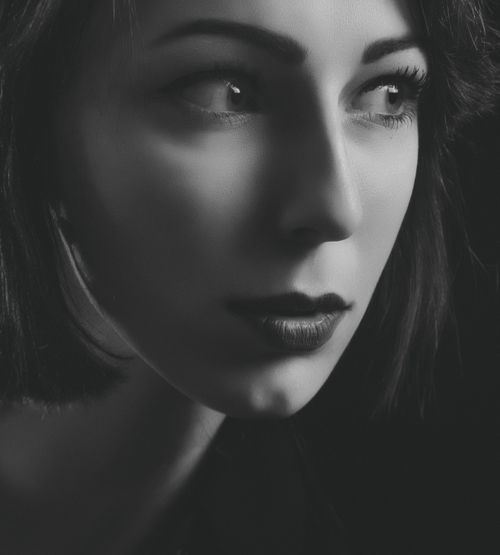 Free Dramatic black and white portrait of a woman in Kyiv, Ukraine. Stock Photo