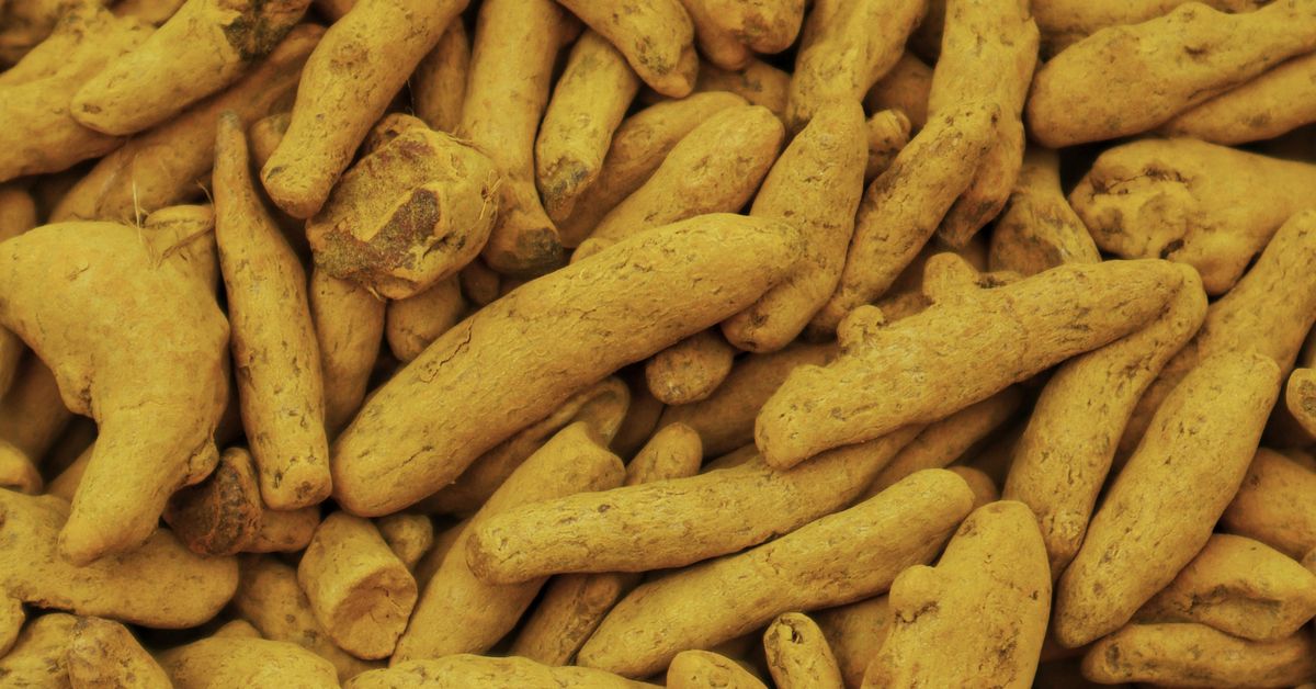Turmeric root and ground turmeric