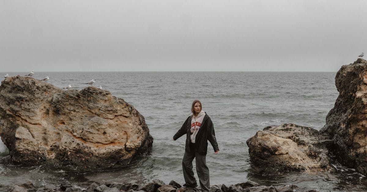 How can birds sleep standing up