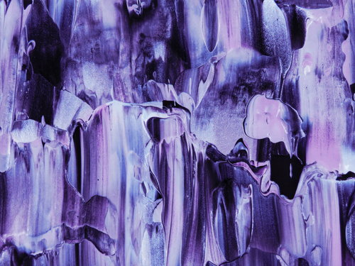 Free Vibrant close-up of an acrylic abstract painting in purple hues. Stock Photo