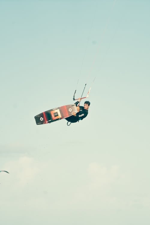 Безкоштовне стокове фото на тему «kitesurfer, вертикальні постріл, водний спорт»