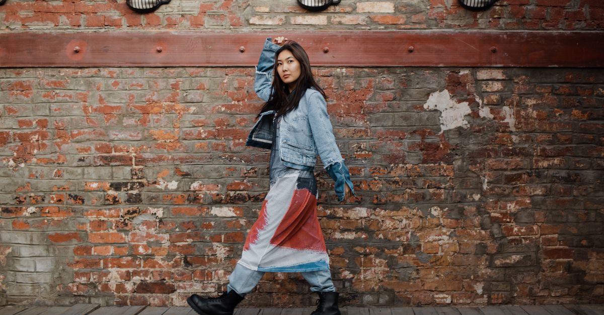 Comment porter la veste en jean quand on est une femme