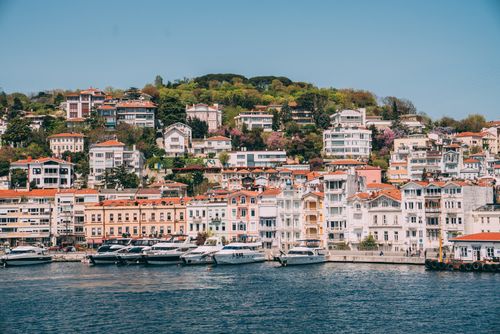 Free Scenic view of Beykoz district with colorful buildings along Istanbul's waterfront. Boats docked along the shore. Stock Photo