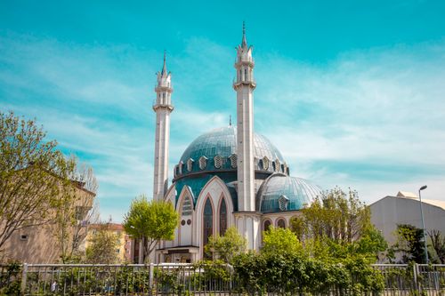 Free Beautiful view of a mosque with blue domes under a clear sky in Istanbul, Turkey. Stock Photo
