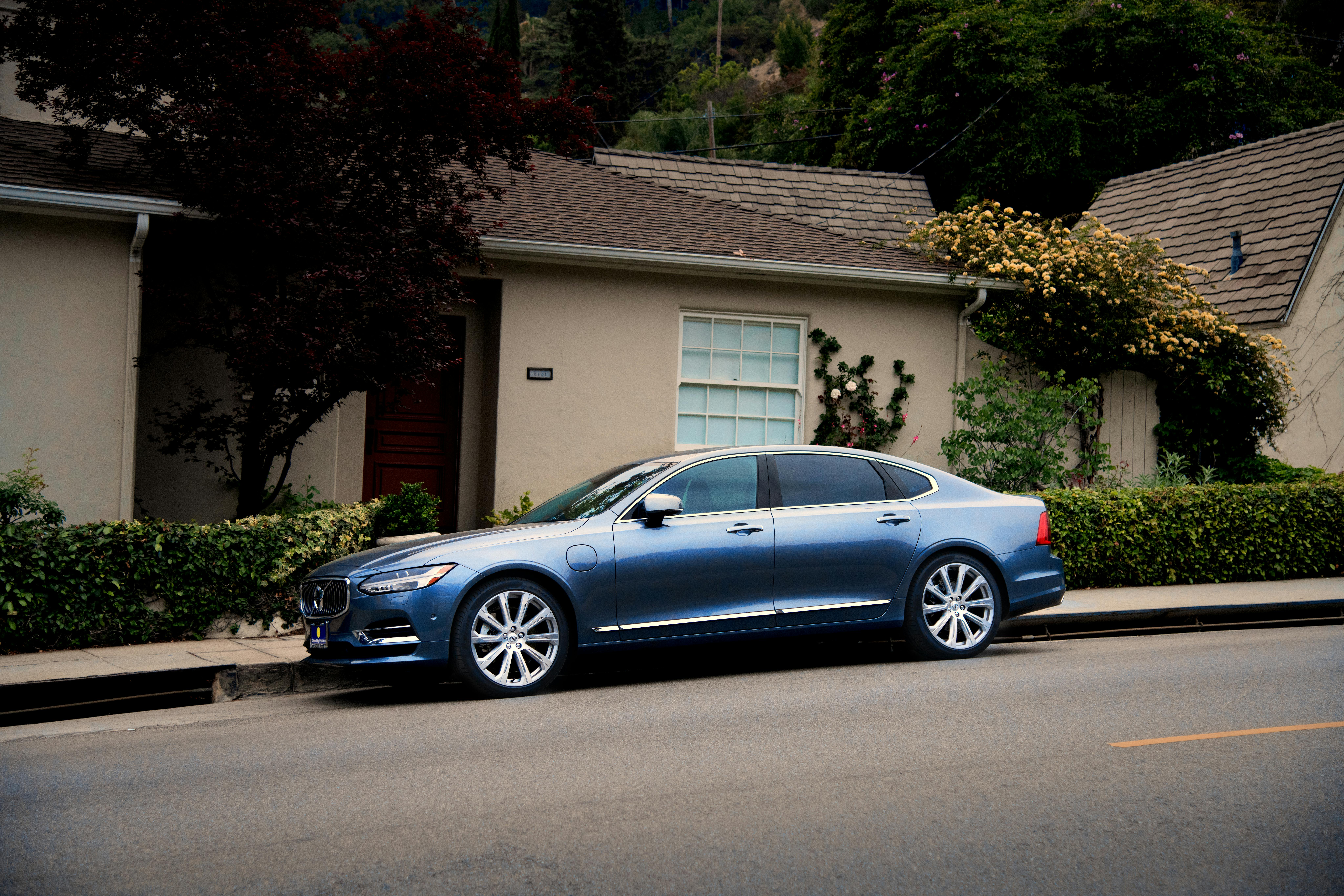 Image File Name: house-for-sale
Image Alt Text: A car parked in front of a house
Image Caption: Your smooth transition starts with the right houses for sale tailored to military families