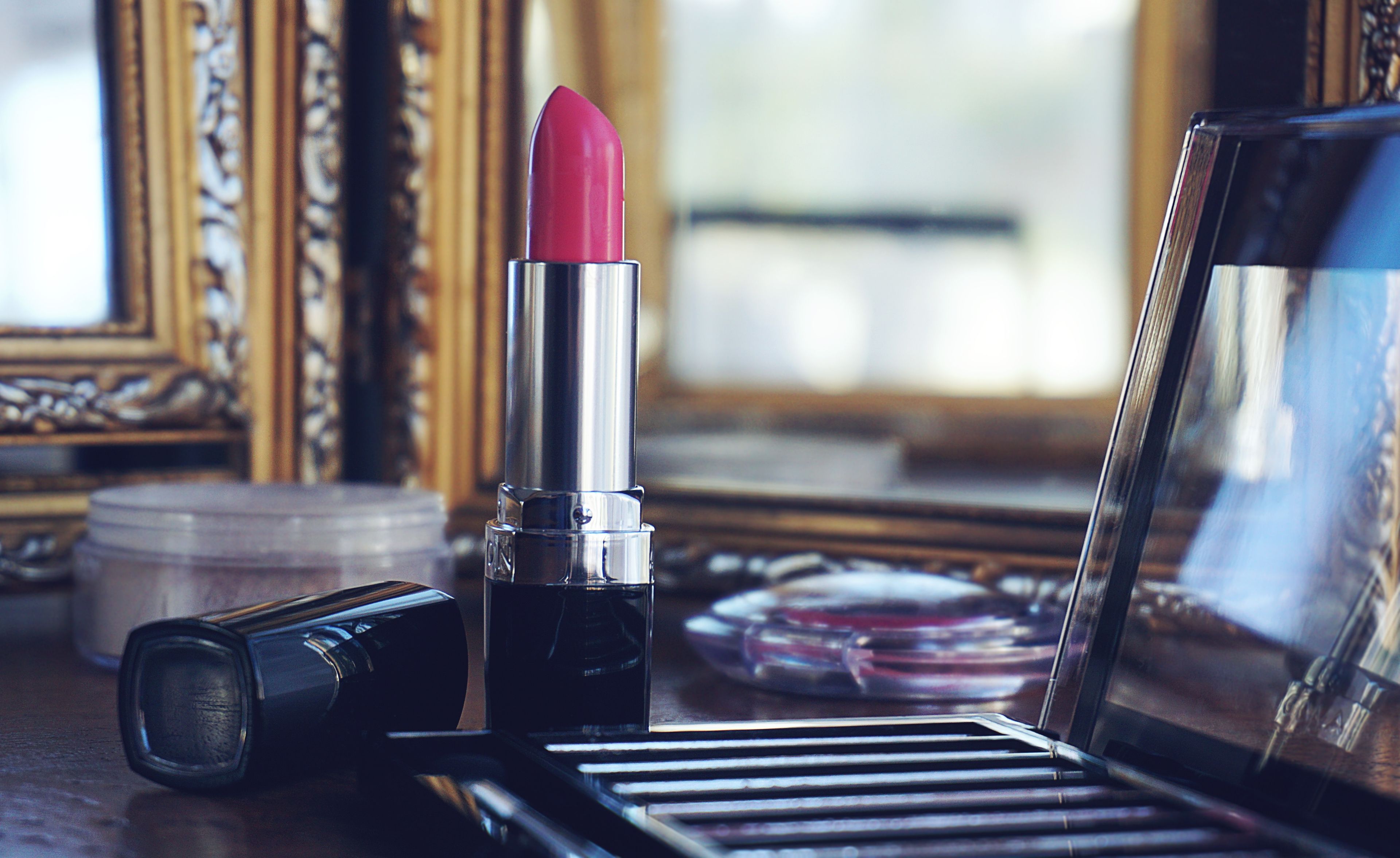 Dụng Cụ Makeup Cần Thiết Và Cách Vệ Sinh Đúng Cách