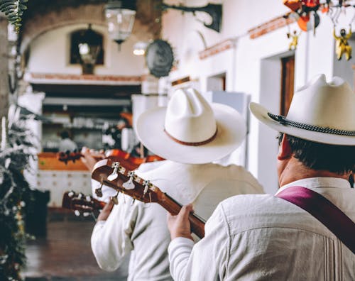 Foto profissional grátis de bonés, homens, instrumentos musicais