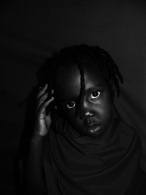 Gratuit Photos gratuites de échelle des gris, enfant afro-américain, enfant noir Photos