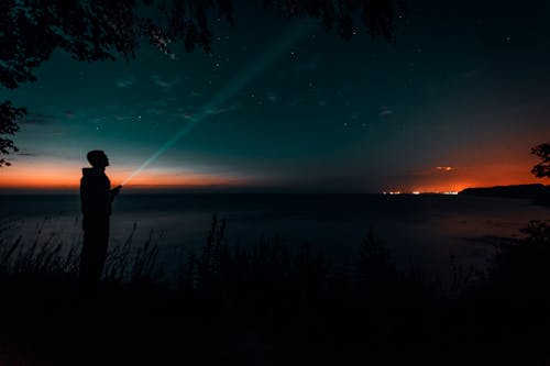 Silhouet Van Persoon Tijdens Zonsondergang