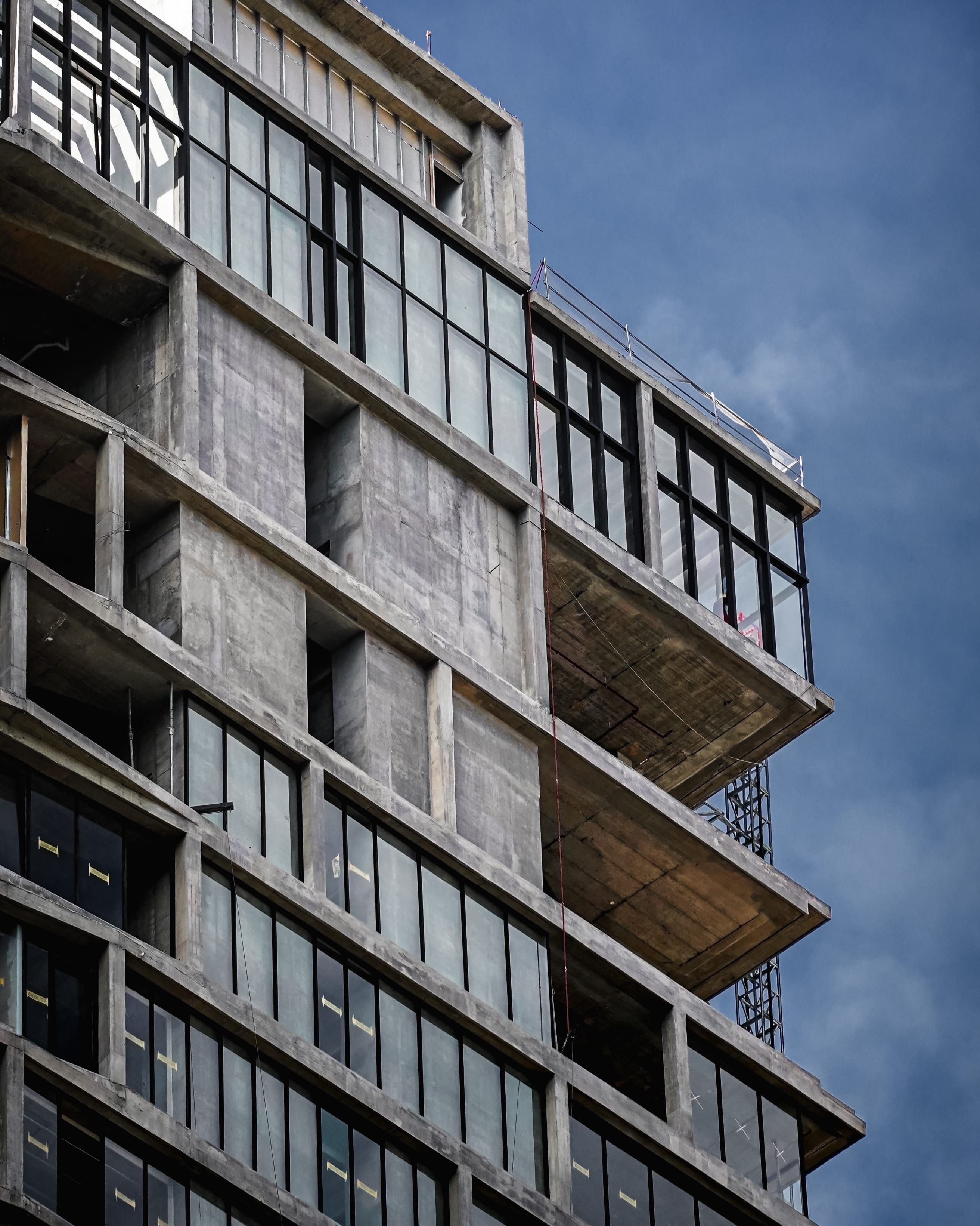 Low-Angle Shot of a Concrete Building · Free Stock Photo