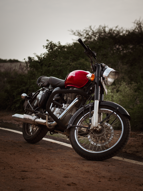 Free Vintage motorcycle in rustic setting, showcasing classic design and adventure spirit. Stock Photo