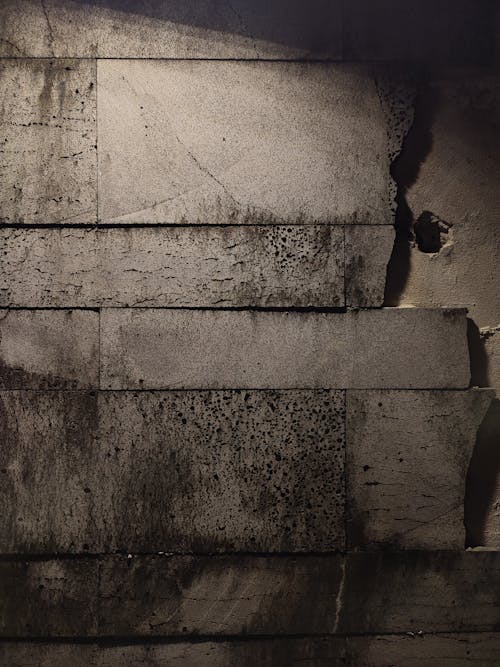 Безкоштовне стокове фото на тему «бетонна стіна, вертикальні постріл, грубий»