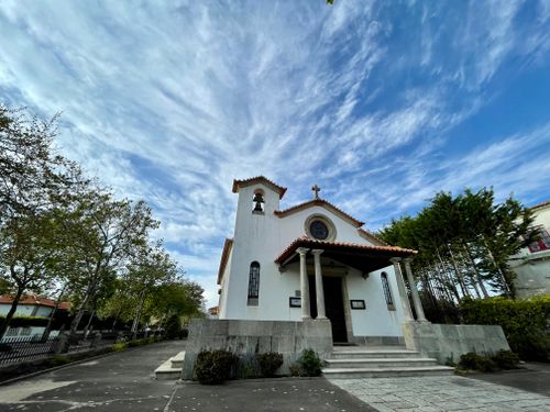 Free Explore this quaint chapel in Arcozelo, Portugal. Perfect for a serene landscape backdrop with architectural charm. Stock Photo