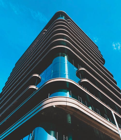 Fotos de stock gratuitas de cielo azul, edificio, edificio alto