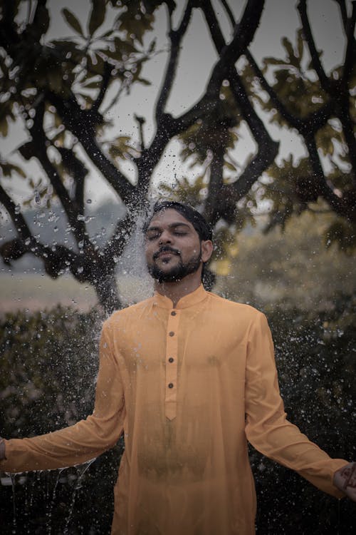 Kostenloses Stock Foto zu draußen, indischer mann, kleider