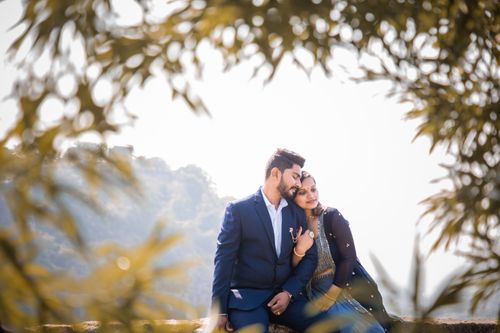Free A loving South Asian couple shares a tender moment outdoors, surrounded by nature. Stock Photo