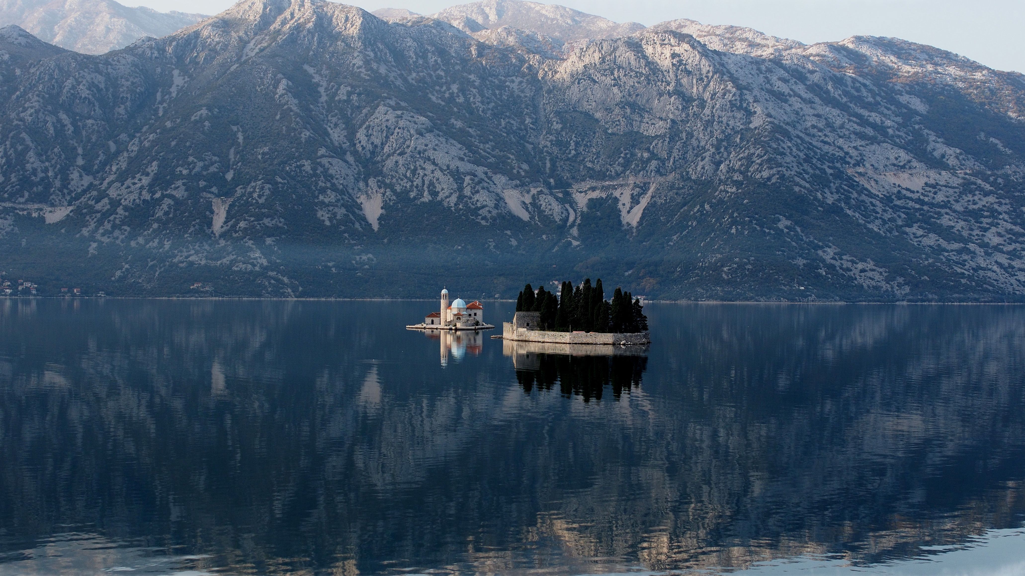 Islands on a Lake near Snow Capped Mountains · Free Stock Photo