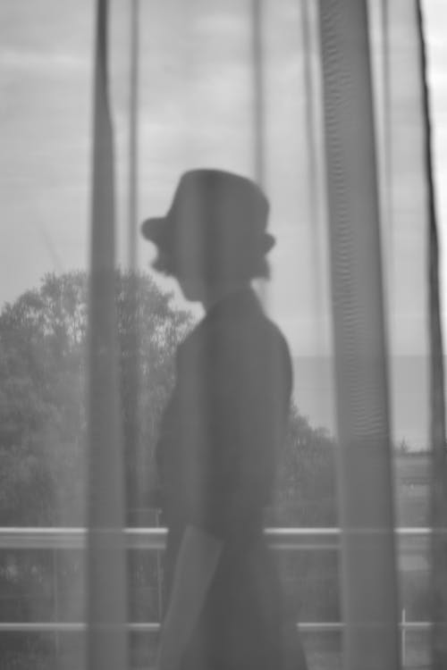 Darmowe zdjęcie z galerii z czarno-biały, czarny kapelusz, estetyczny