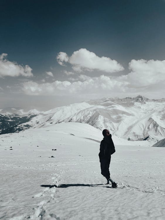 Foto profissional grátis de cadeia de montanhas, céu nublado, coberto de neve