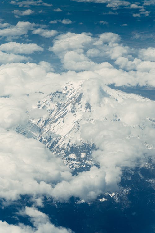 Ilmainen kuvapankkikuva tunnisteilla lintuperspektiivi, lumiset vuoret, maisema