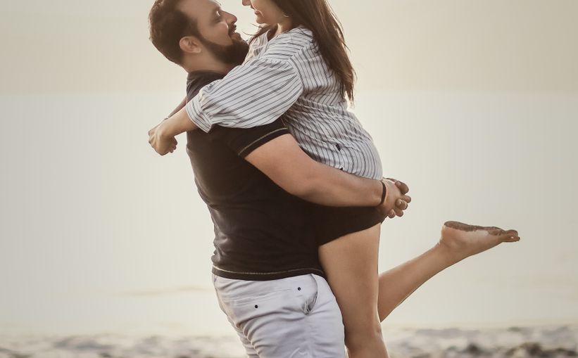 Online dating: starting a conversation on a niche platform