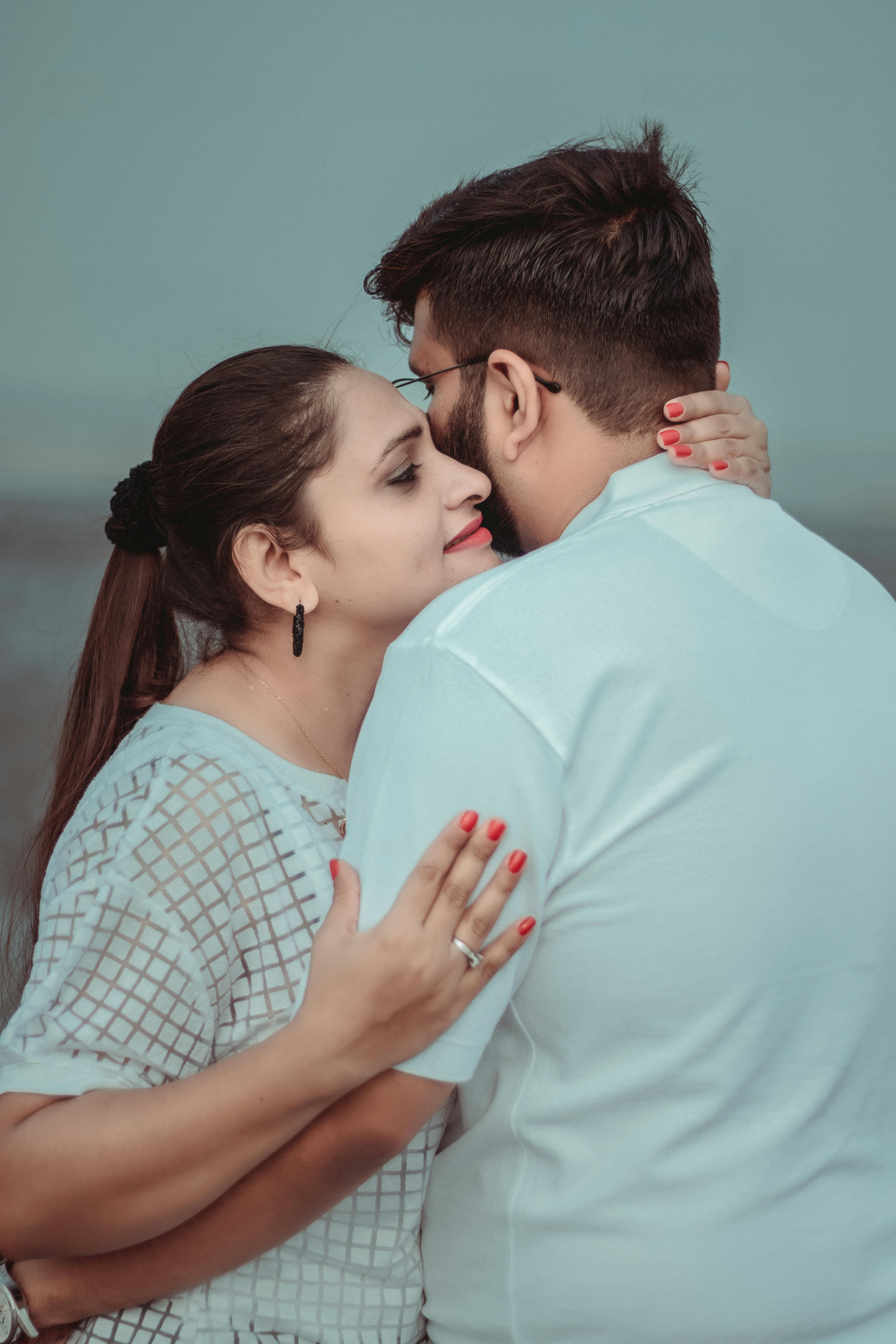 Types of hugs and what they reveal about your relationship | Times of India