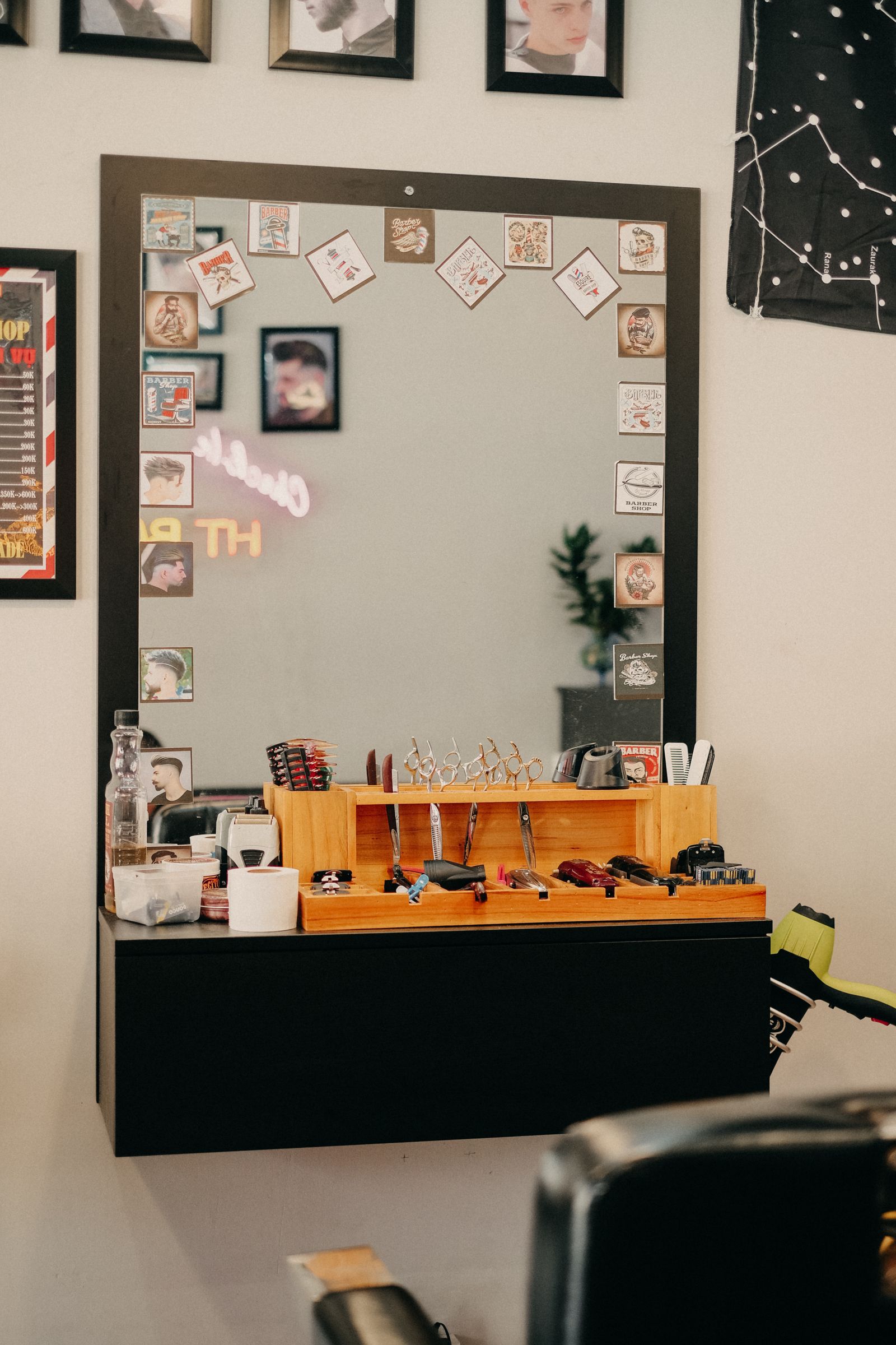 Interno moderno di barber shop