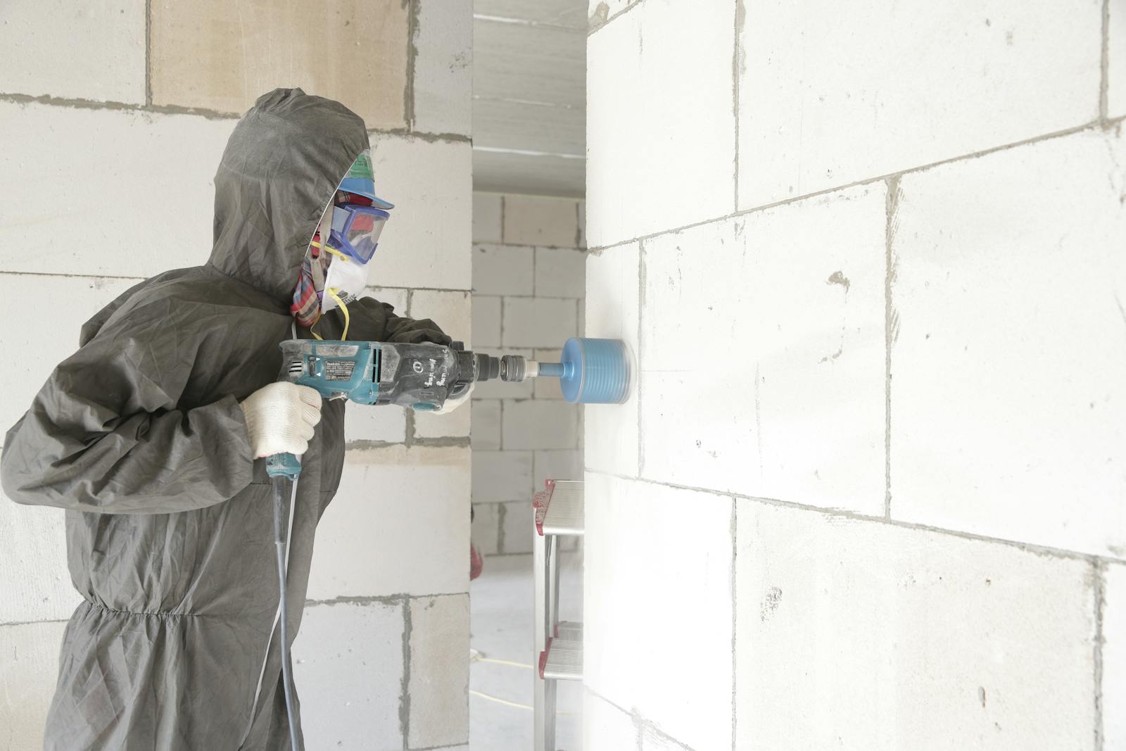 Equipo trabajando con seguridad