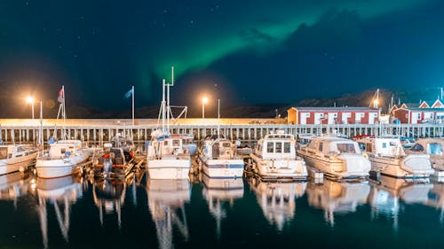 Kostenloses Stock Foto zu aurora, aurora borealis, boats