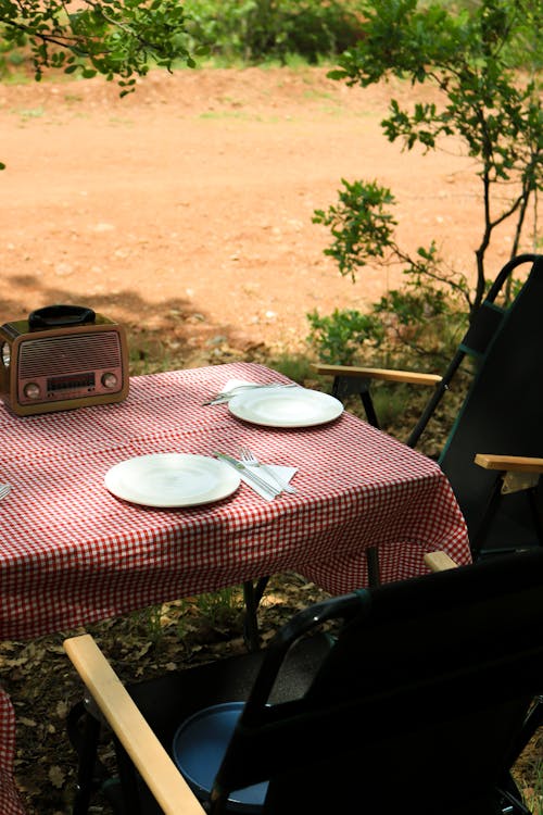 Fotos de stock gratuitas de acampada, cubierto, mesa