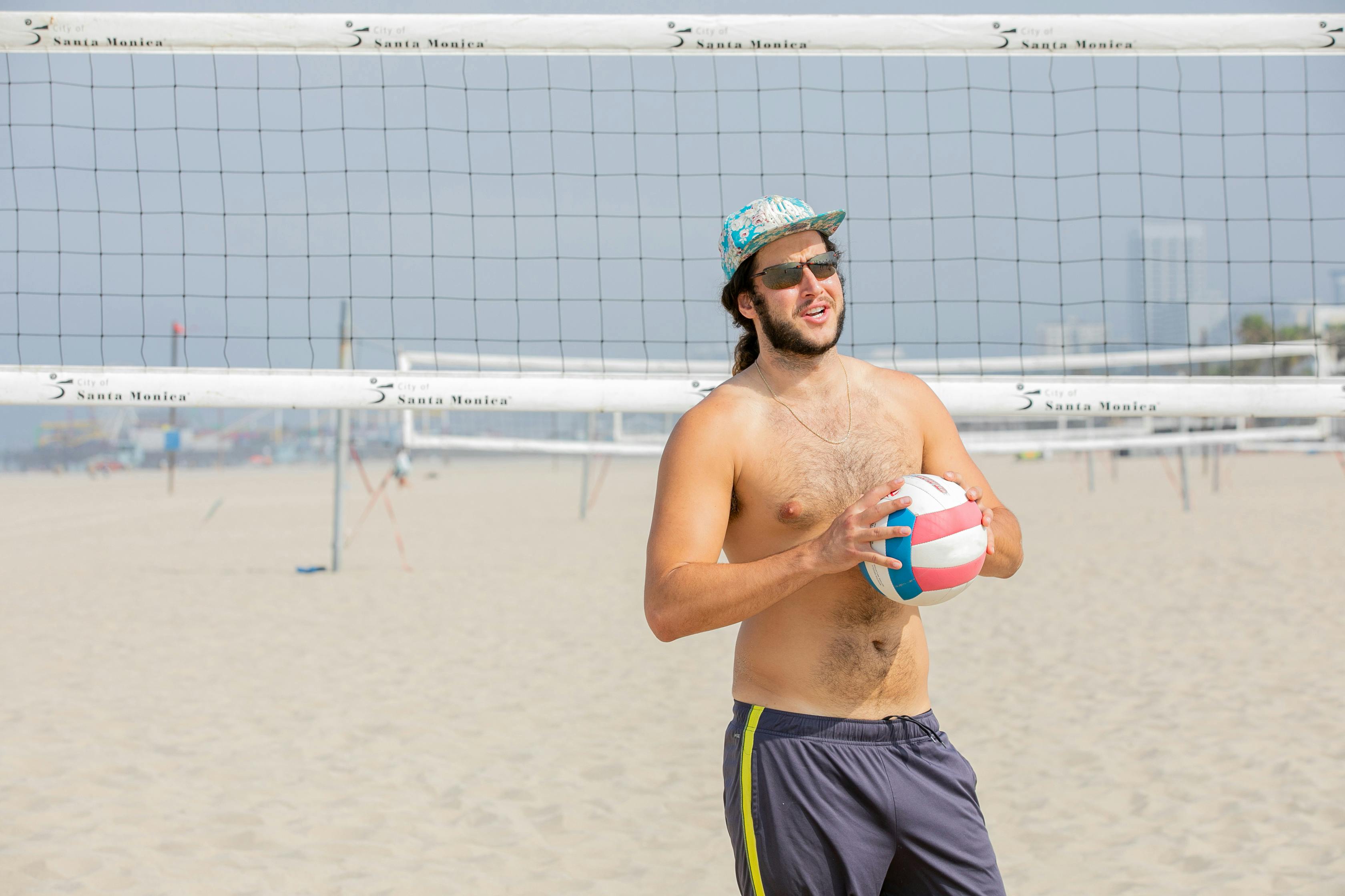 Men playing beach volley ball, Playa del … – License image – 70005127 ❘  lookphotos