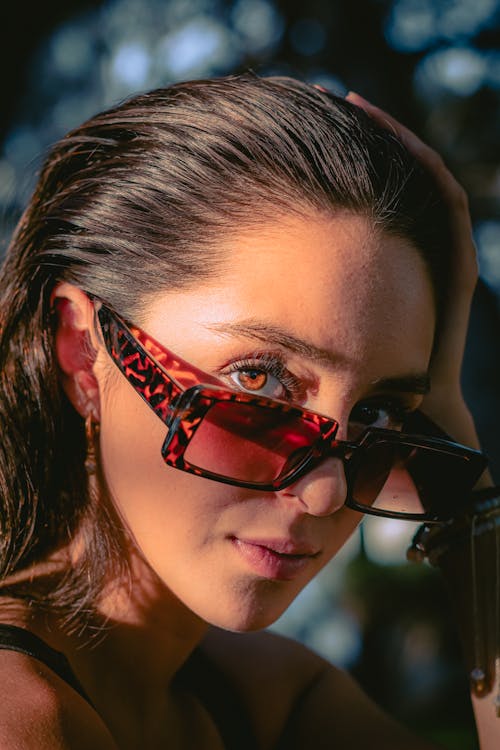Free Close-Up Shot of a Woman Wearing Sunglasses Stock Photo