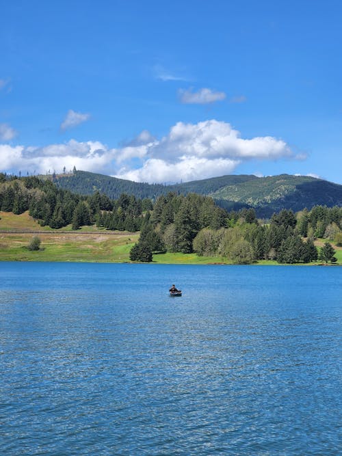 Kostenloses Stock Foto zu angeln, berg, blaues wasser