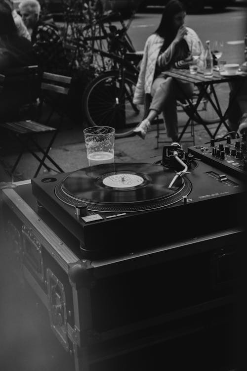 Free Grayscale Photo of Vinyl Record Player Stock Photo