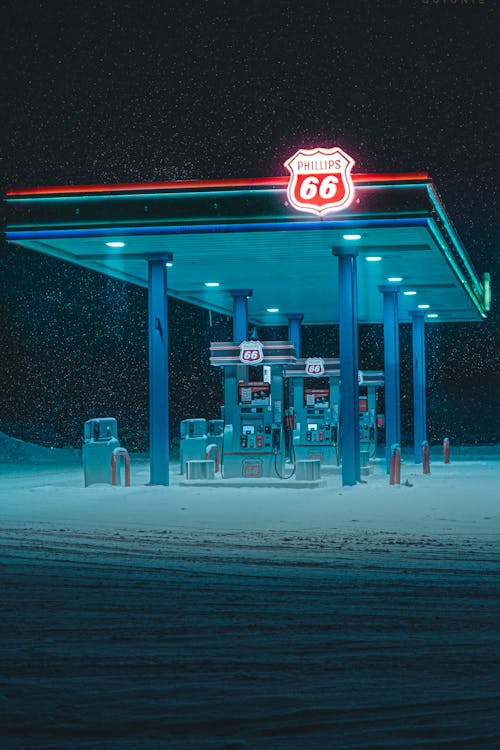 Gratis Immagine gratuita di distributore di benzina, inverno, luci al neon Foto a disposizione