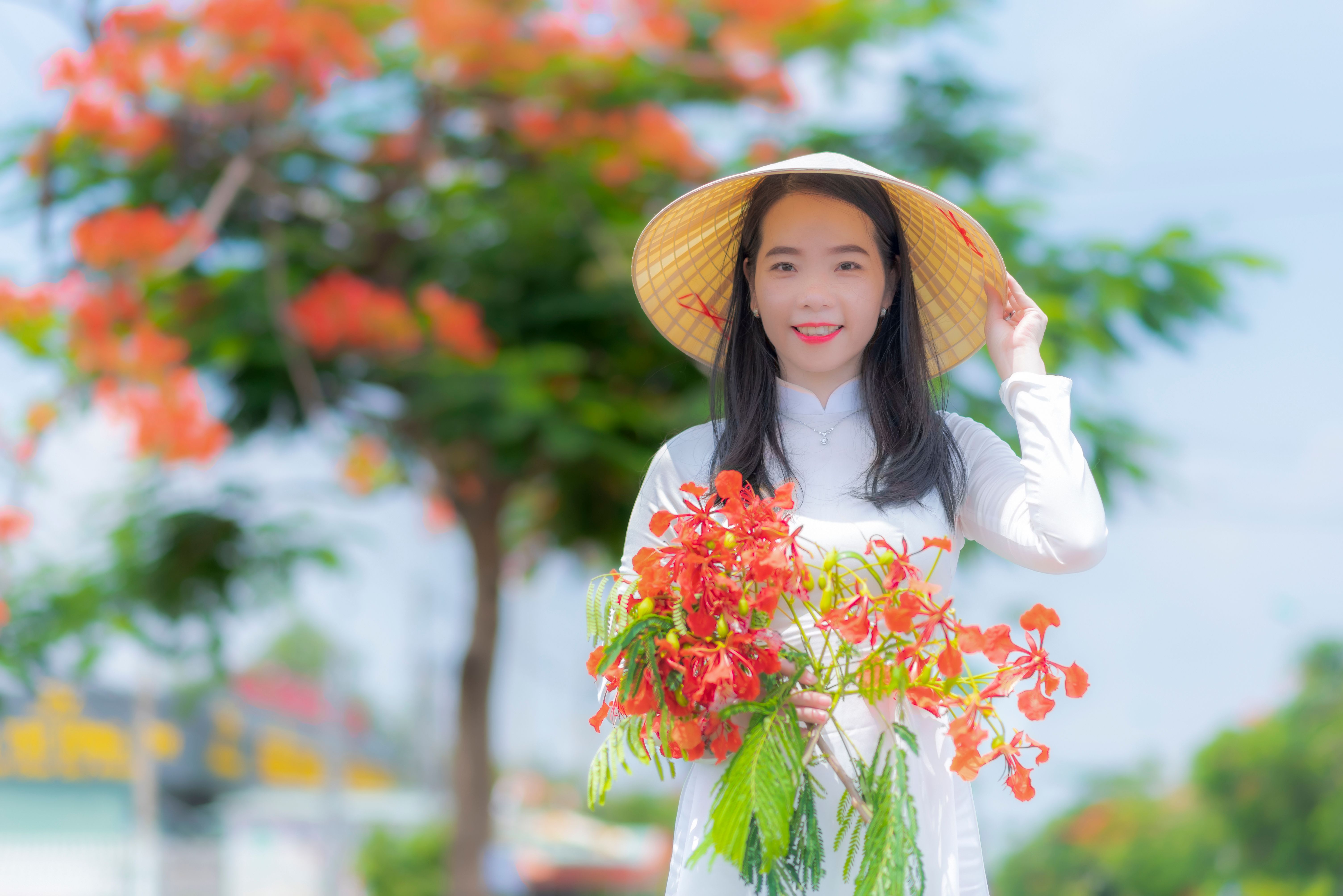 woman in ao dai flowers