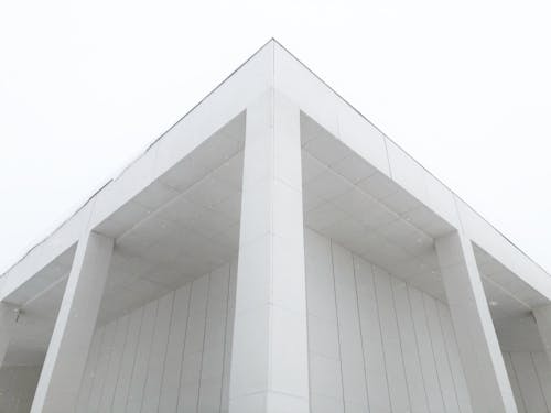 Gratis lagerfoto af arkitektur, beton bygning, gråtoneskala Lagerfoto