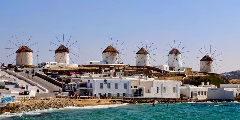 Los molinos de Mykonos desde el mar