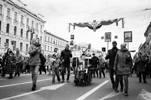 Foto d'estoc gratuïta de blanc i negre, carrer, ciutat
