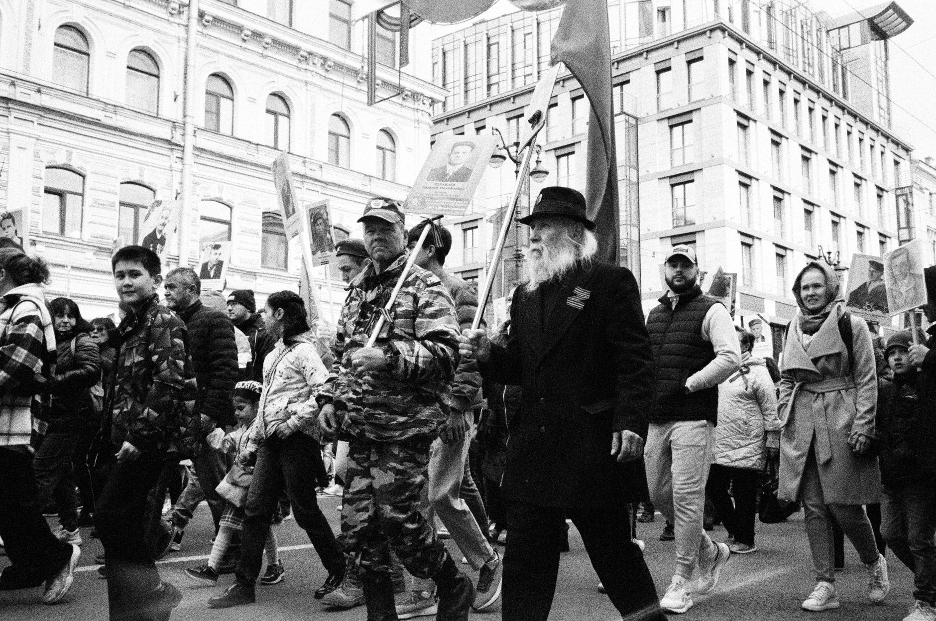 Centristi v Demokratickej strane žiadajú rozchod s ľavicou po víťazstvách socialistov v primárkach
