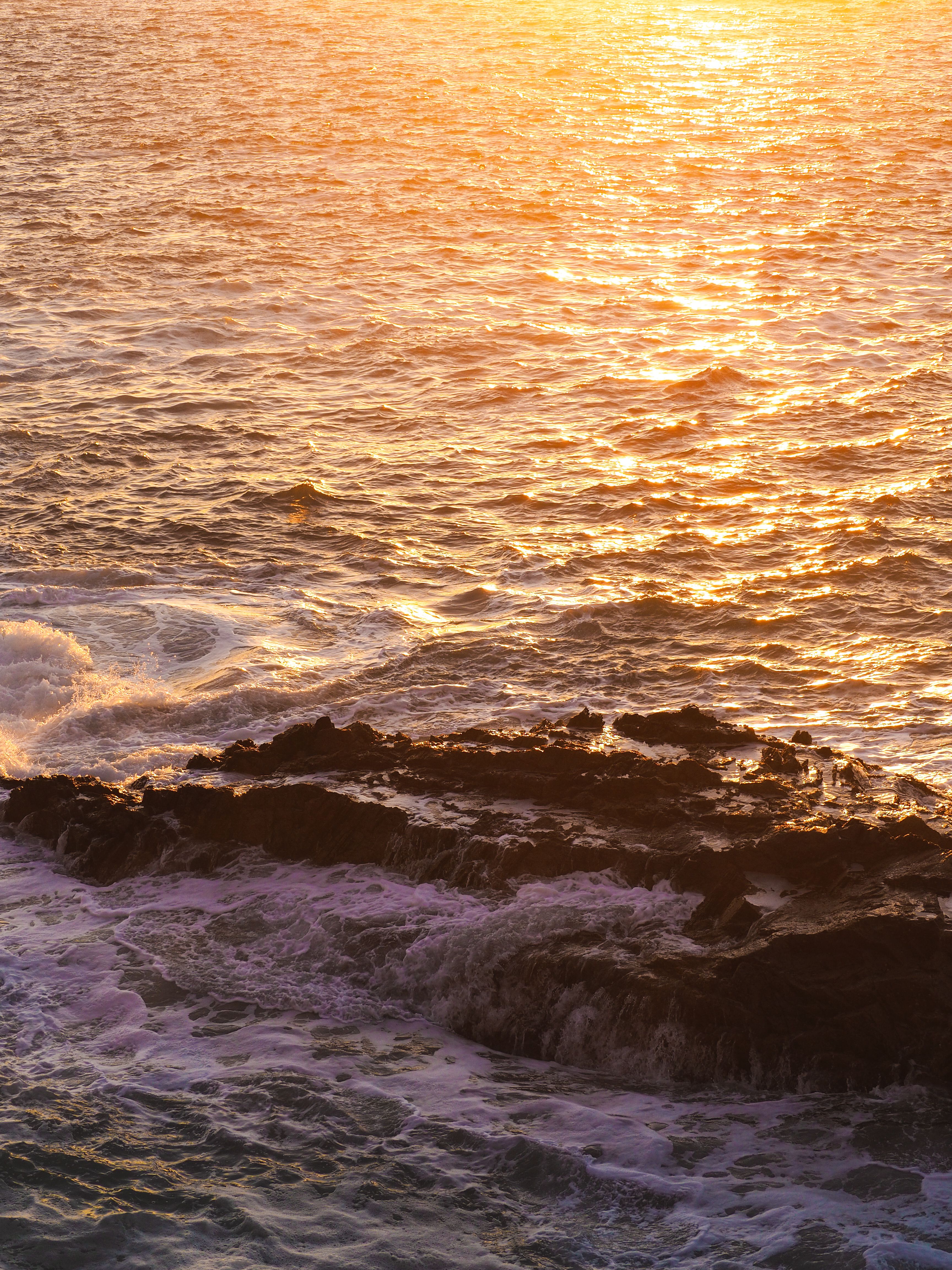 Sunlight Reflecting in Sea at Dawn · Free Stock Photo