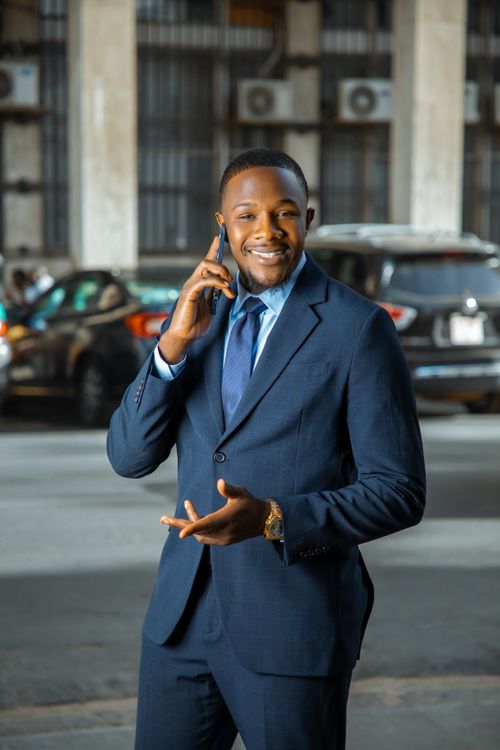 Free Confident businessman in suit having a phone call on a sunny day. Stock Photo
