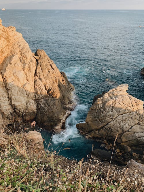 Základová fotografie zdarma na téma erodováno, modré moře, skalní útvary