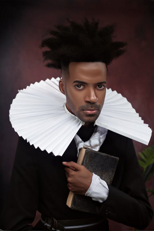 Free Historic Style Portrait of Man with Large Ruffled Collar Stock Photo