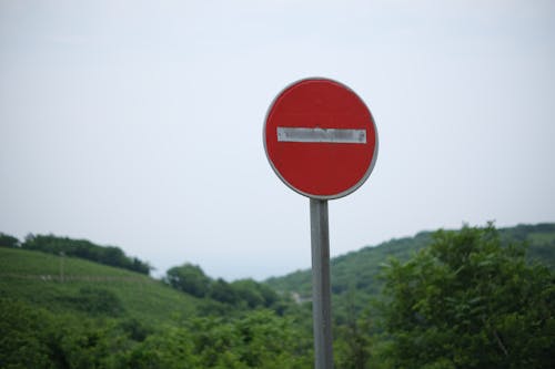 Бесплатное стоковое фото с въезд запрещен, вывески, дорожный указатель