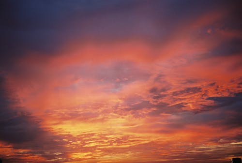 Бесплатное стоковое фото с затуманенное небо, картина, изображающая небо, небо
